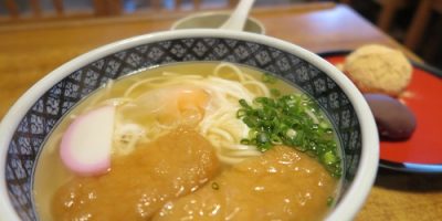 長崎・諏訪神社そば、月見茶屋の月見きつねうどん