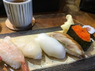  魚たつランチ　にぎり15貫セットの一部