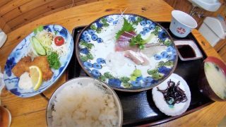 みなとの食堂　ひろの「お刺身と魚フライ定食」