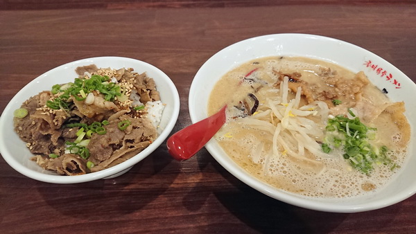 肉寅　ラーメンと肉飯セット