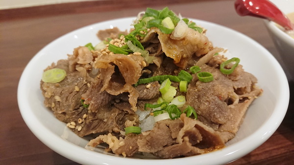 肉寅　肉飯