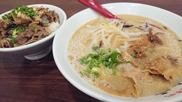 肉寅　ラーメンと肉飯セット