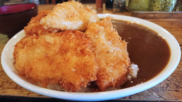 L.L.Kitchenの山盛りチキンカツカレー