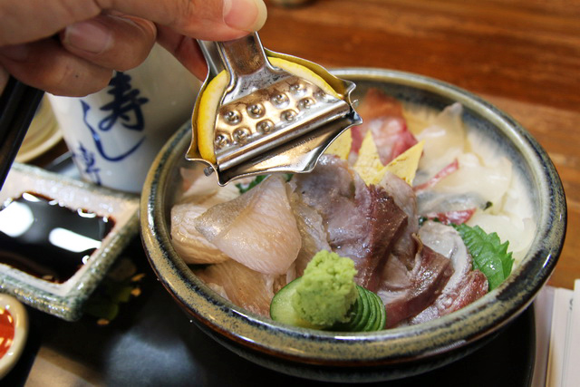 寿し博の「あぶり入り寿し博丼」