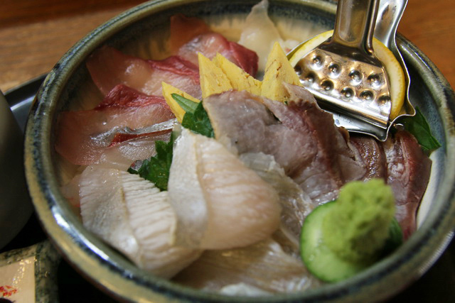 寿し博の「あぶり入り寿し博丼」