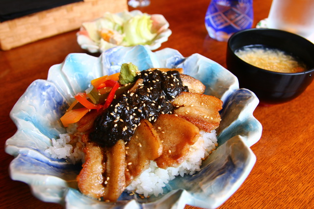 西海キッチンtsumoto（ツモト）の西海豚丼